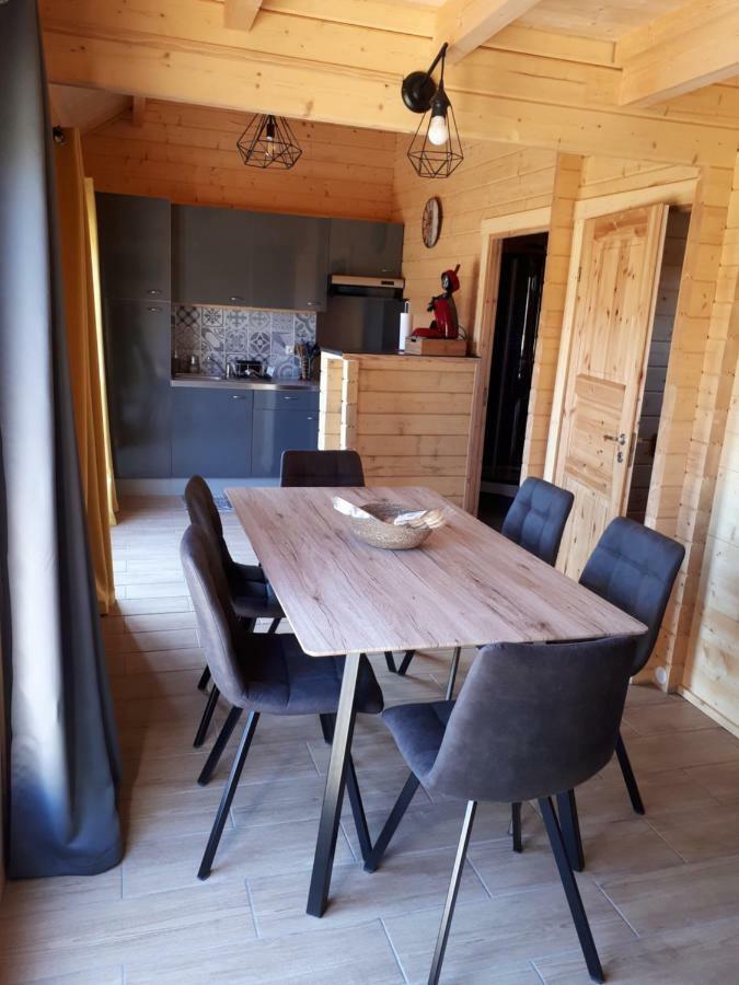 Gite Le Chalet Des Milles Et Un Chemins Castelnou Eksteriør bilde