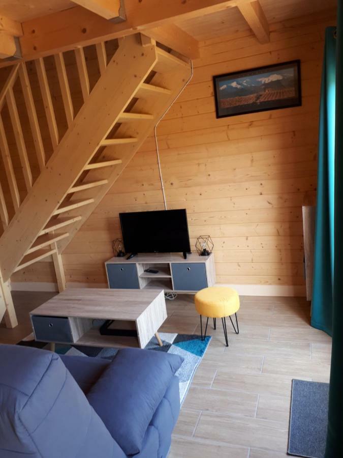 Gite Le Chalet Des Milles Et Un Chemins Castelnou Eksteriør bilde