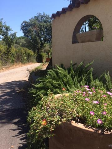 Gite Le Chalet Des Milles Et Un Chemins Castelnou Eksteriør bilde